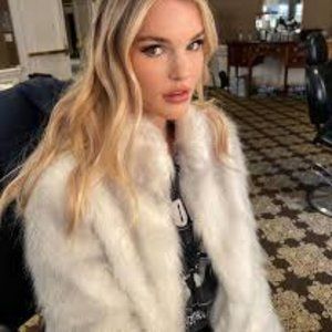 Unreal Fur Fur Delish Swiss white